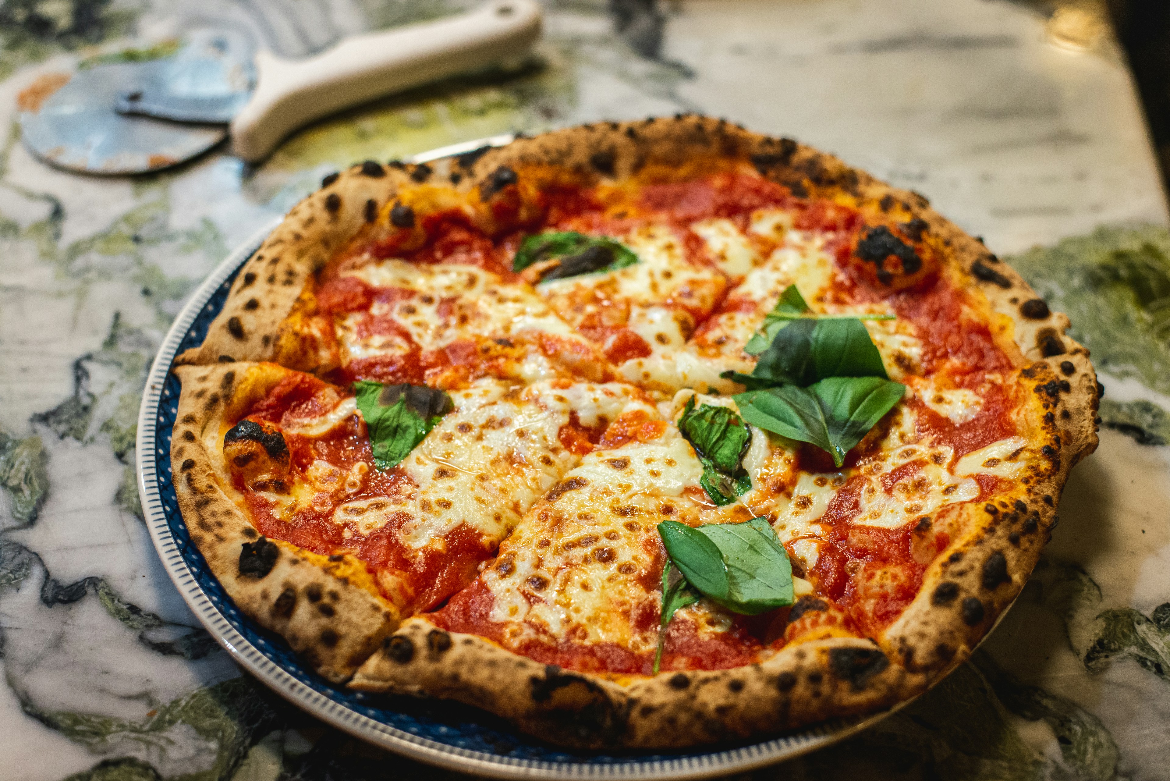 Pizza Margherita prête à déguster